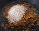 Foto del paso 9 de la receta: Arroz seco de peus de porc y espárragos