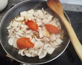 Foto del paso 4 de la receta: Sepia o choco con piñones y sobrasada a tu gusto