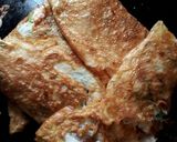 A picture of step 4 of Bread stuffed omelette.