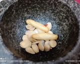 Foto del paso 1 de la receta: Salmonetes a la plancha con picada de almendra picante
