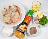 รูปขั้นตอนการทำที่ 1 ของ กุ้งผัดพริกขี้หนูอ่อน