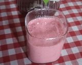 A picture of step 3 of Mcdonald style Strawberry Shake.