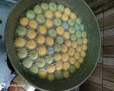 Foto langkah ke 5 dari resep Kue keciput warna warni.
