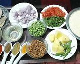 A picture of step 1 of आलू मटर ताहरी.