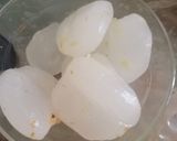 A picture of step 1 of Ice apple milkshake.