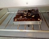 Foto langkah ke 8 dari resep Fudgy and Shiny Brownies Milo Panggang sekat.