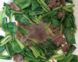 Foto langkah ke 4 dari resep Sawi Daging saos Lada Hitam.