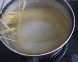 Foto langkah ke 1 dari resep Garlic Butter Pasta.