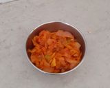 A picture of step 5 of Onion and tomato vegetable.