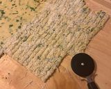 Medvehagymás sajtosrúd recept fázis 4 fotója