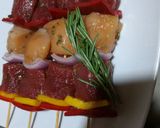 Foto del paso 3 de la receta: Brochetas mixtas con papas nativas salteadas a las finas hierbas