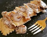 Foto del paso 16 de la receta: Raviolis caseros de pies de cerdo con gambas y bechamel de ceps