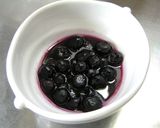 A picture of step 2 of Fluffy Mousse Blueberry Yogurt.