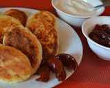 A picture of step 11 of Ukrainian syrnyky, cottage cheese pancakes.