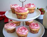 Foto langkah ke 10 dari resep Vanilla cupcake #cookpadpeduli.