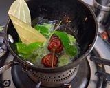A picture of step 5 of Bhindi kadhi.