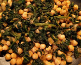 Foto del paso 3 de la receta: Garbanzos con espinacas y brócoli salteado