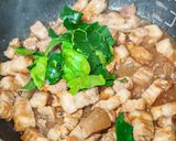 รูปขั้นตอนการทำที่ 6 ของ หมูผัดกะปิ