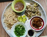 รูปขั้นตอนการทำที่ 2 ของ ลาบหัวปลีหนังหมู