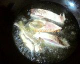 Foto langkah ke 3 dari resep Ikan goreng balado / balado ikan goreng.