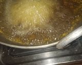 A picture of step 5 of Flower Chakli achumuruku.
