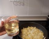 Foto del paso 4 de la receta: Pollo deshilachado en salsa de cebolla