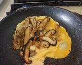 A picture of step 5 of Herb & Shiitake Cheese Omelette.