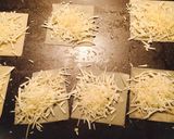 A picture of step 3 of Pepperoni Wonton Snackers.