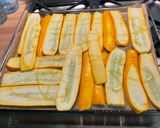 Une image de l'étape 4 de Courgettes jaunes grillées sauce crème,feta, menthe.