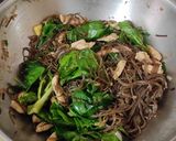Foto langkah ke 8 dari resep Soun Hitam Goreng.