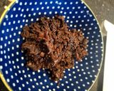A picture of step 3 of Christmas pudding baklava.