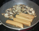 Foto del paso 4 de la receta: Salchichas de soja & champis al ajillo con yuca de guarnición