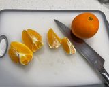 Foto del paso 2 de la receta: Gelatina de naranja natural 🍊 con frutas