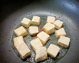Une image de l'étape 3 de 🥢Tofu frit sauce Corsé soja, gingembre, échalotes.