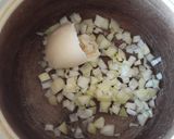 Tejfölös gombaleves gazdagon recept fázis 2 fotója