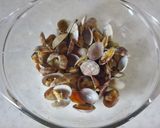 A picture of step 2 of Spring Special Chirashizushi with Manila Clams and Broccolini.