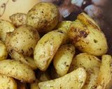 Sütőben sült fűszeres burgonya recept fázis 2 fotója