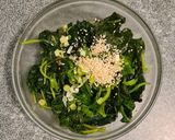 Foto langkah ke 4 dari resep Sigeumchi Namul 시금치나물 (Salad bayam ala korea).