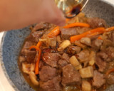 Foto del paso 4 de la receta: Ragout de ternera y setas en salsa de soja y nata