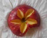 عکس مرحله 2 از دستور تزئین میوه کودک