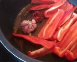 Foto del paso 3 de la receta: Arroz de pescado con alcachofas y pimiento rojo en paella