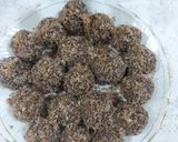 A picture of step 3 of Nuts chocolate nariyal ladoo.
