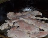 Foto del paso 2 de la receta: Pollo en salsa con papas y queso