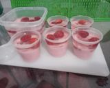 Foto langkah ke 6 dari resep Puding strawberry.