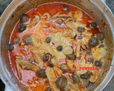 รูปขั้นตอนการทำที่ 4 ของ แกงไก่หน่อไม้ดองใส่เห็ดเผาะ