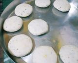 A picture of step 2 of Sooji ki kachori.