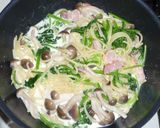 A picture of step 5 of Spinach and Mushroom Cream Pasta.