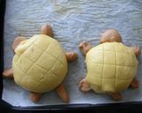 A picture of step 7 of Turtle-Shaped Melon Bread in the Microwave.
