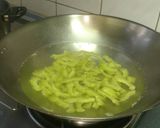 Foto langkah ke 2 dari resep Telur Asin Tumis Pare.