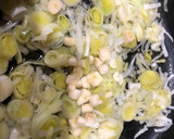 Foto del paso 2 de la receta: Crema de calabacín y puerro con crujiente de jamón